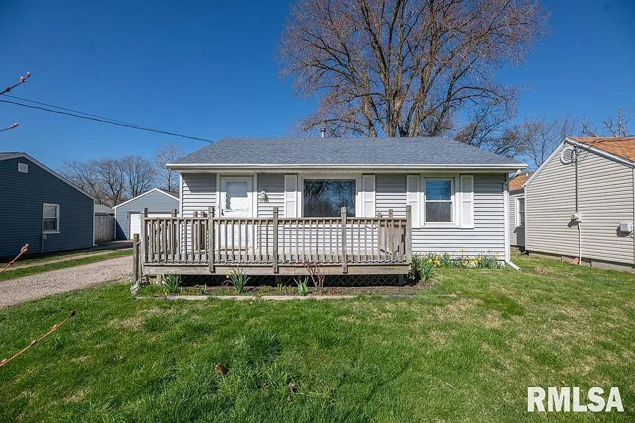 4015 S Chalmers Ave photo 1