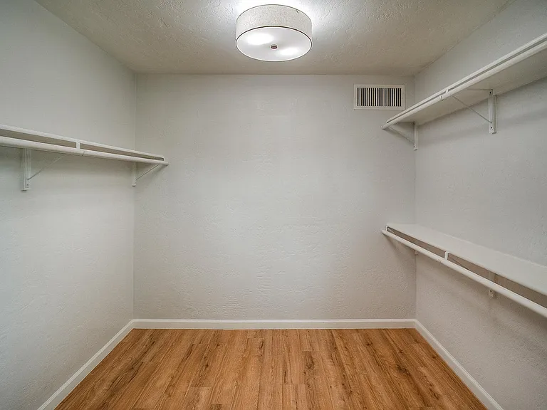 1526 W Windsor Ave — Photo 47