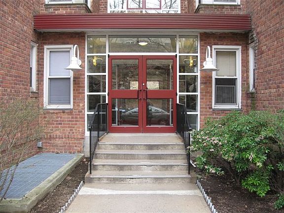 4th image of 2 Louisiana Ave APT 6D