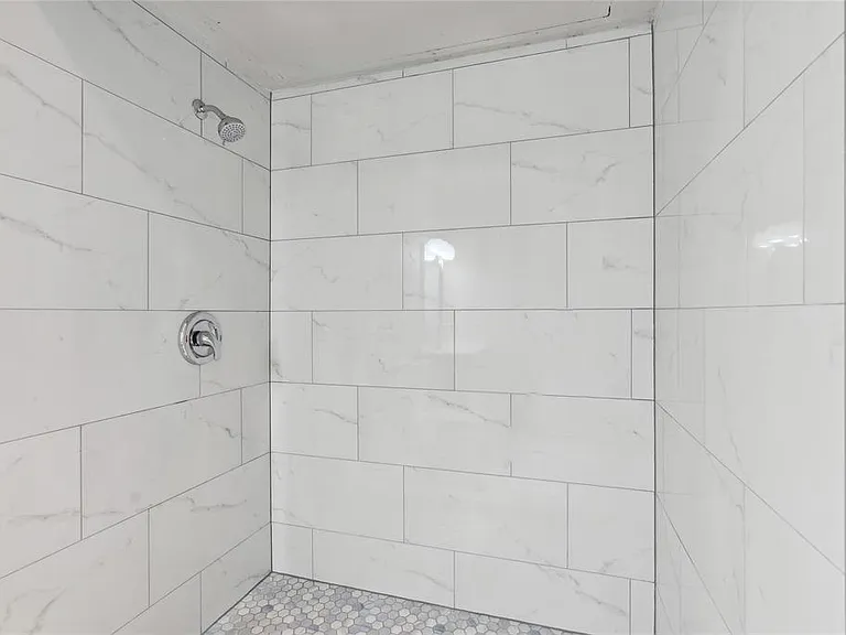 556 Hawthorne Dr — Photo 17