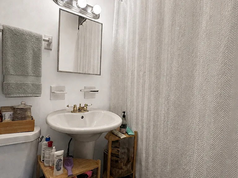 112 Suffolk St #1A — Photo 6