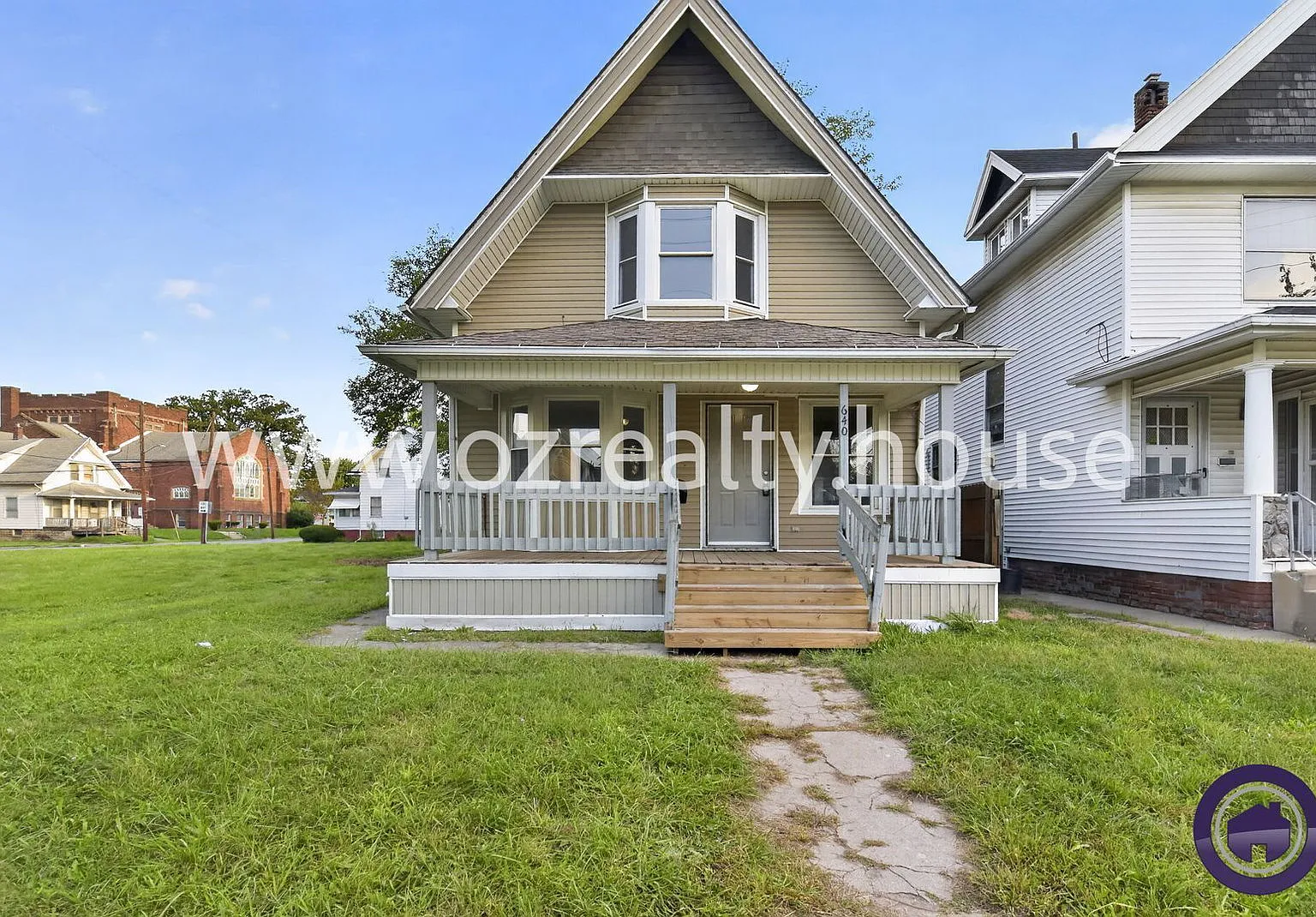 3 bed, 1.0 bath, 1191 sqft, $995 — Photo 1
