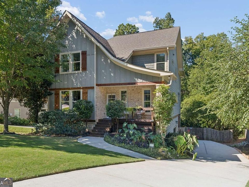 1st image of 1326 Willow Pl SE