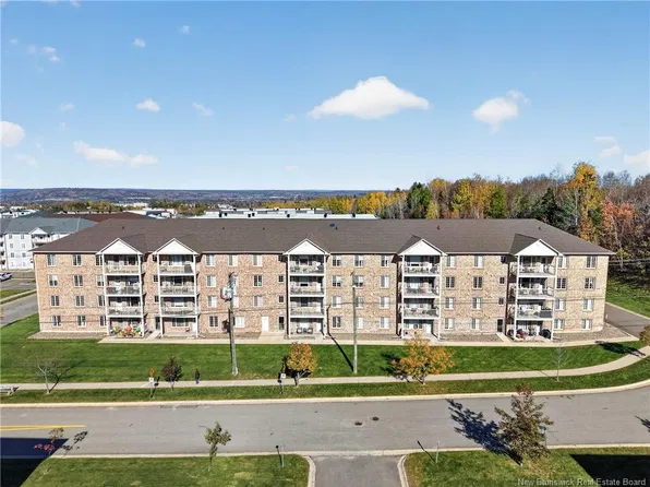 165 Valcour Dr #329, Fredericton, NB E3C 0H5