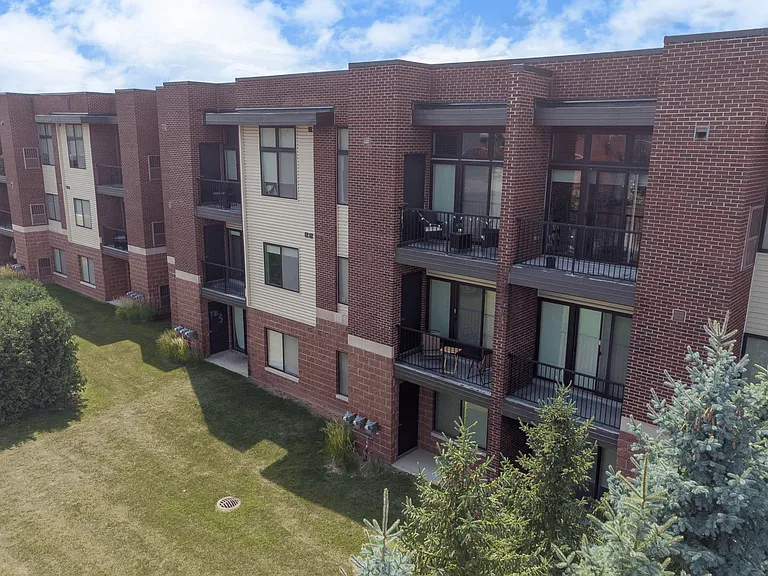 42 West Apartments — Photo 3