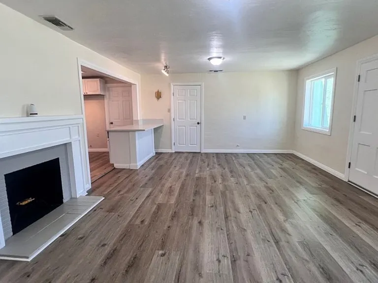 25587 Lane St — Photo 5