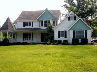 810 Woodland Dr, Carterville, IL 62918