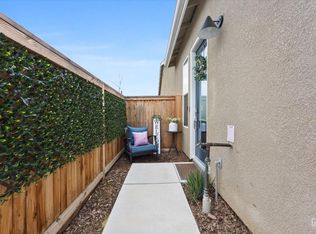 9413 1/2 Hill Springs Ln, Bakersfield, CA 93314