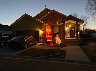 16 Gale Rd, Mountain View, WY 82939