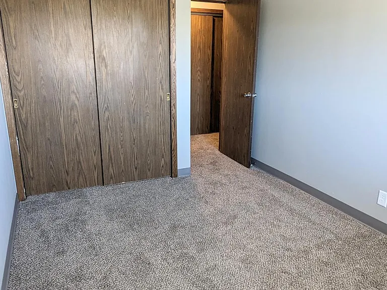 100 Oak St — Photo 6