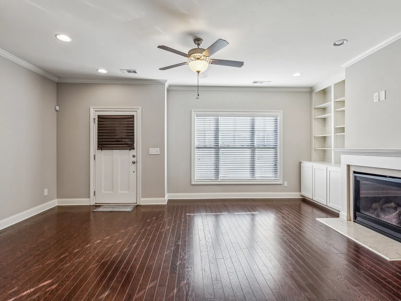 914 Westmoreland Cir NW — Photo 2