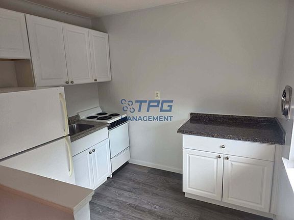 3rd image of 239 Spring St APT E20