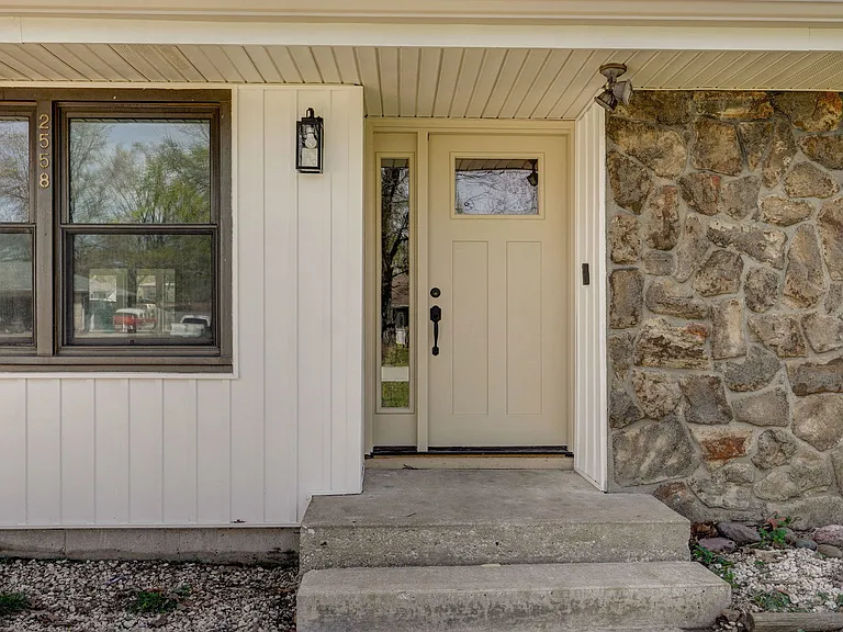 2558 W Village Ln — Photo 7