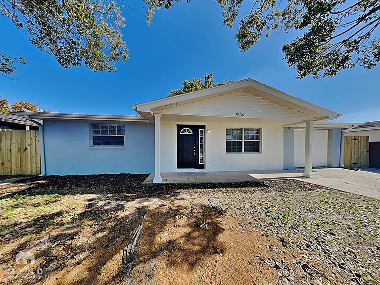 9136 Suffolk Ln — Photo 1