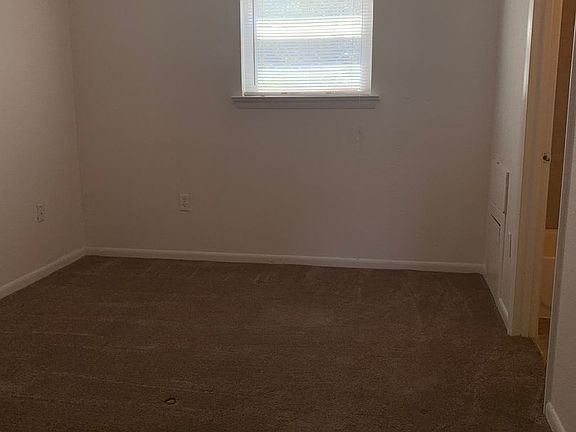 3rd image of 500 Poage Ln #28