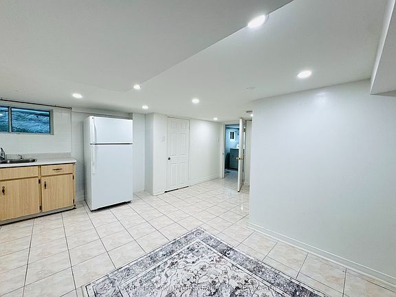 5th image of 149 Euclid Ave #Basement