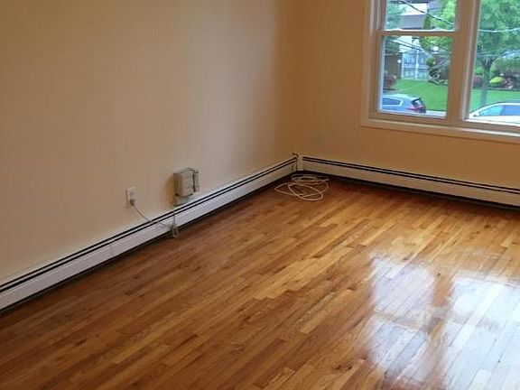 5th image of 93 Belfast Ave