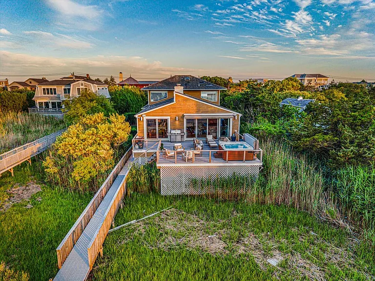 192 Dune Rd — Photo 30
