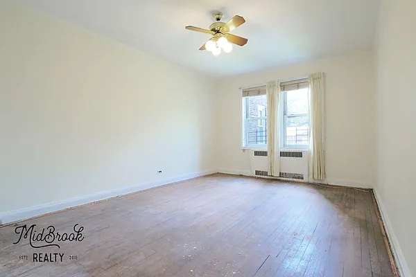 Sold by Midbrook Realty, LLC | media 22