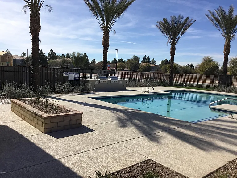 715 N Sparrow Dr — Photo 40