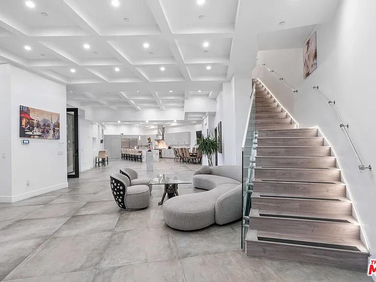6181 Temple Hill Dr — Photo 19