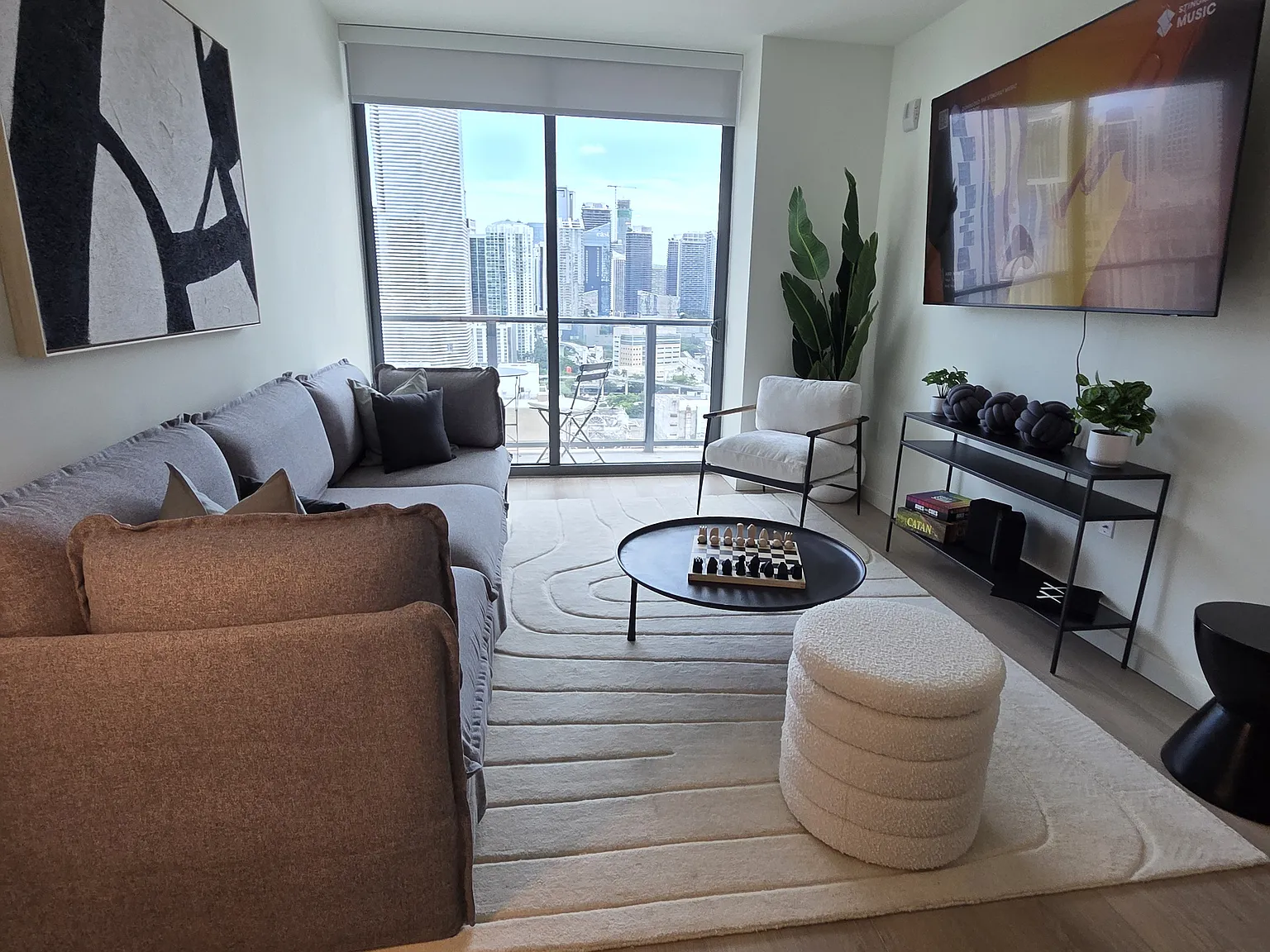 1 bed, 580 sqft, $2,550 — Photo 2