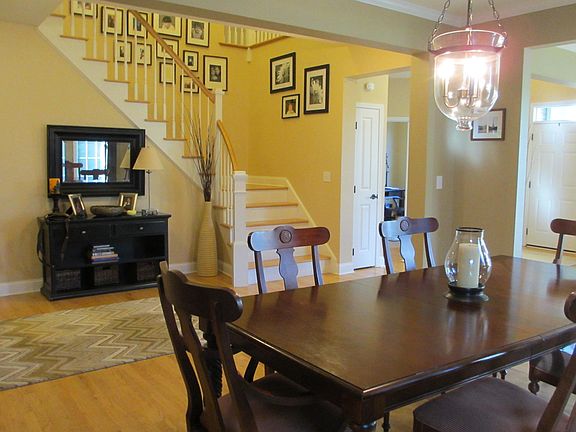 5th image of 12 Shelbourne Dr