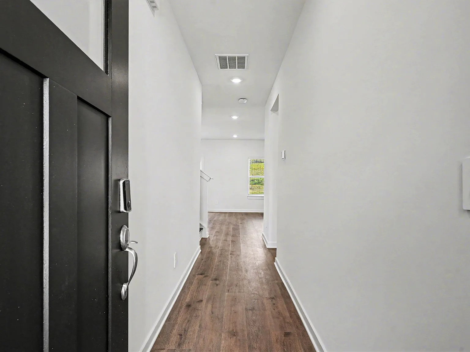 4 bed, 2135 sqft, $2,800 — Photo 4