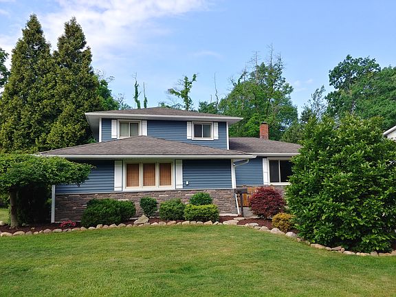 3rd image of 7260 Lakeview Dr