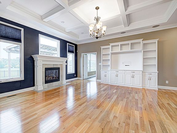 5th image of 913 Justine Cir