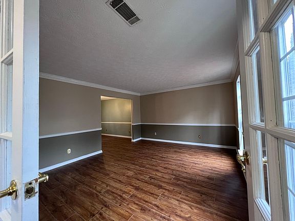 5th image of 700 Barrington Way
