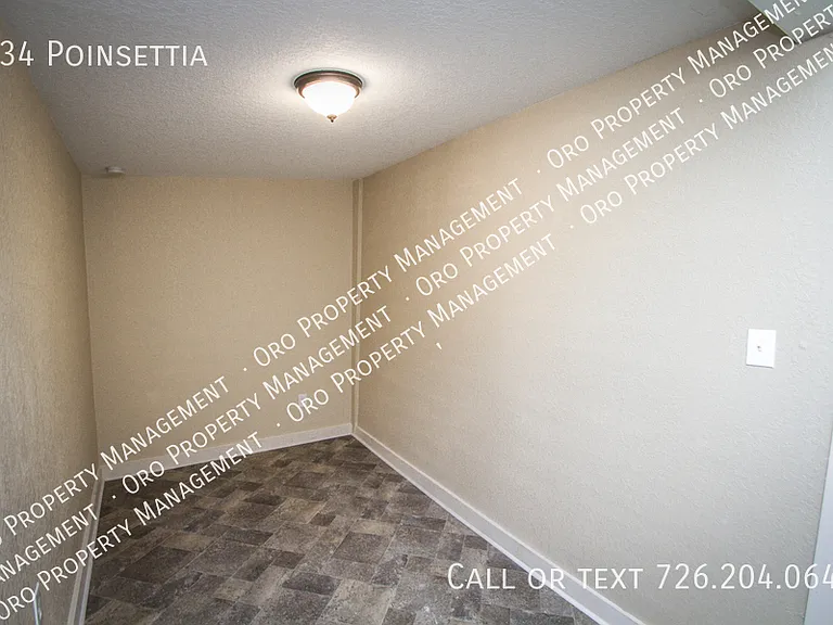 934 Poinsettia — Photo 6