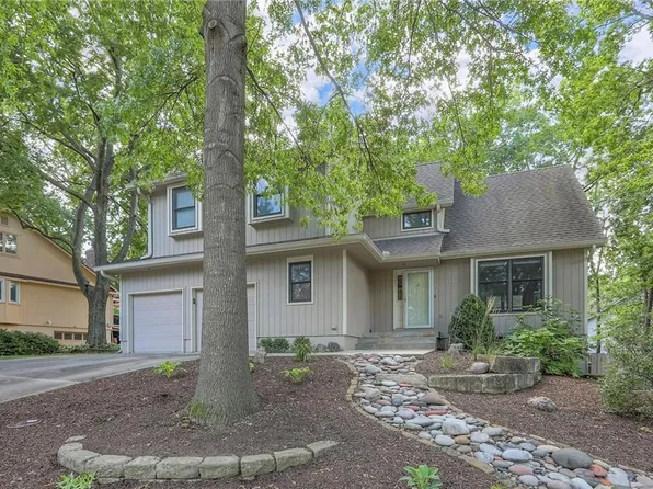 1116 NW Forest Dr, Blue Springs, MO 64015