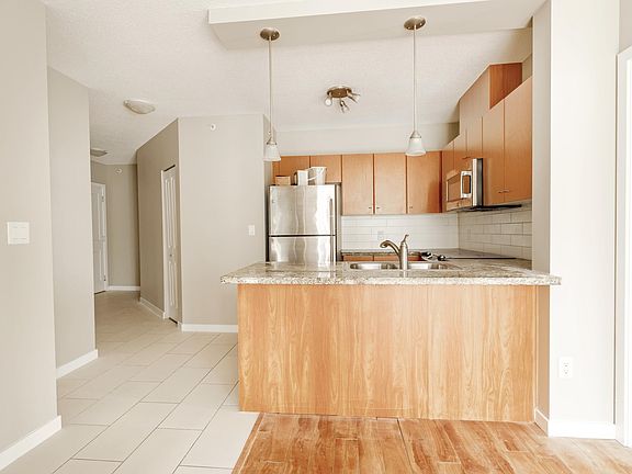 4th image of 511 Rochester Ave #404