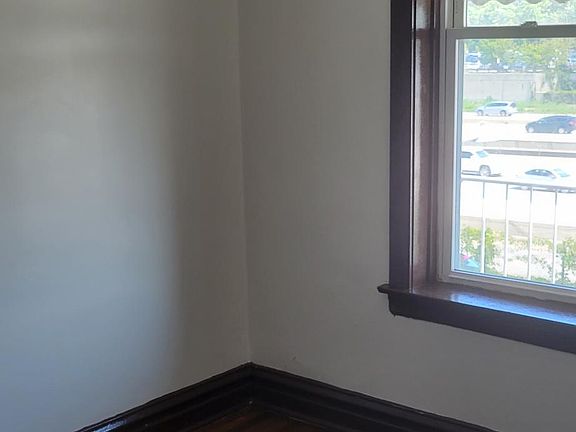 4th image of 5216 S Wells St #2