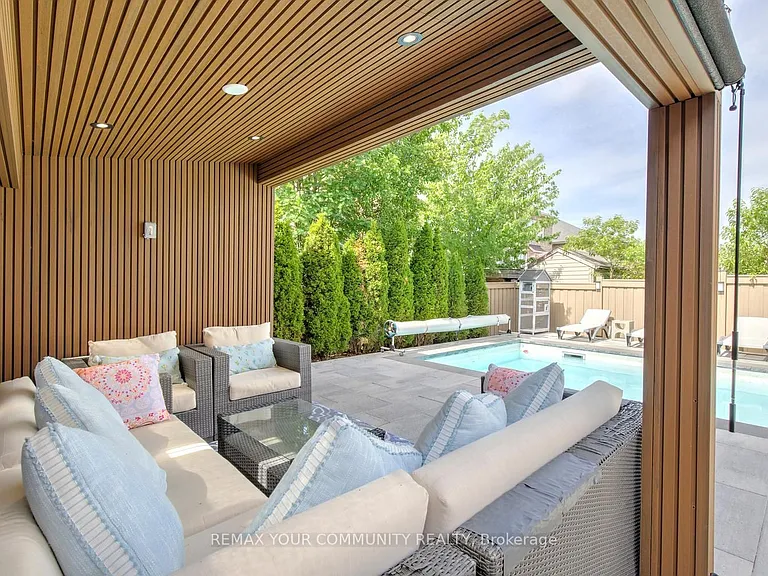 16 Muret Cres — Photo 43