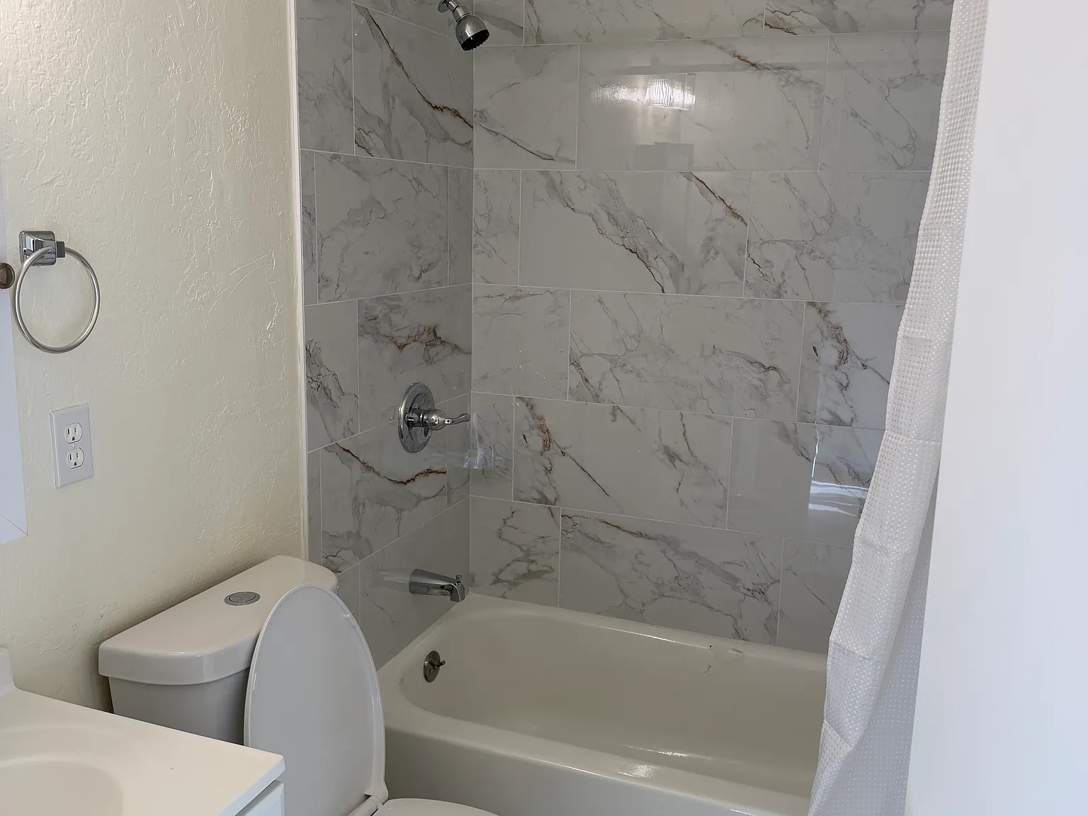 2 bed, 775 sqft, $1,975 — Photo 1