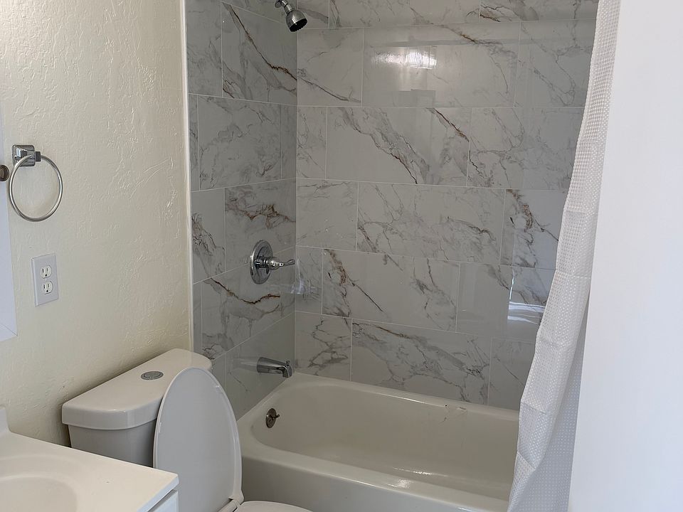 1st image of 724 Delaware St APT 1