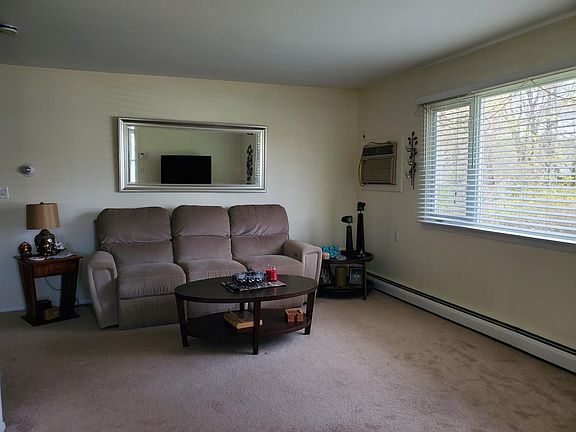2nd image of 2033 Yorktowne Blvd