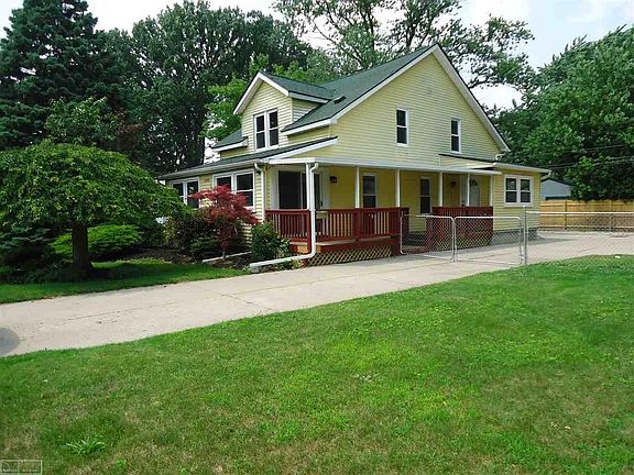 2nd image of 21909 Lakeview St