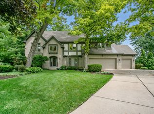 667 Blake Ct, Carol Stream, IL 60188