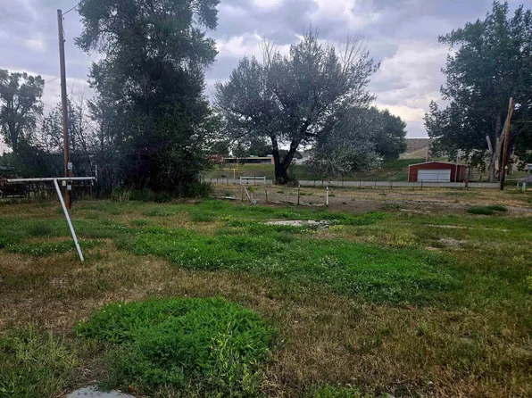 1934 Nebraska St, Meeteetse, WY 82433