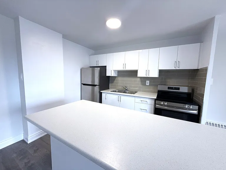 480 Maple Ave — Photo 12