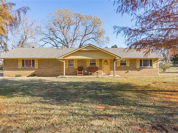 3rd image of 1900 Rosewood Cir