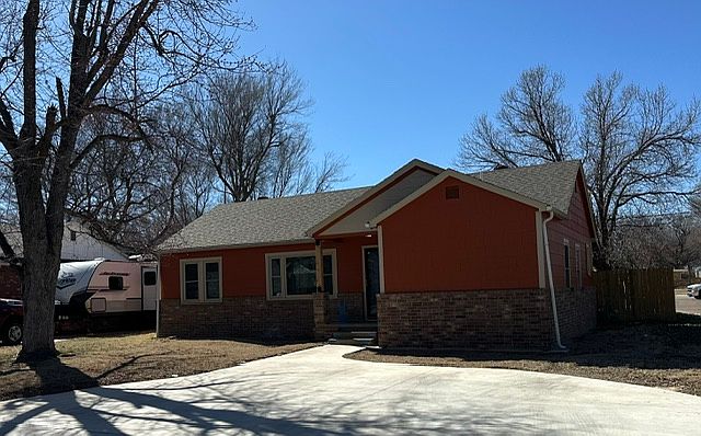 1st image of 1603 Hillcrest Dr