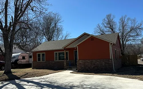 1603 Hillcrest Dr Photo 1