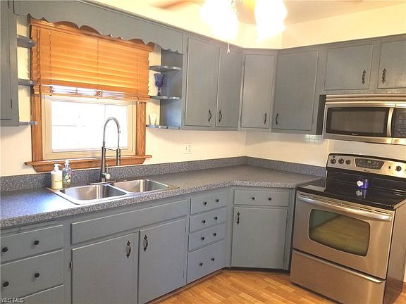 5th image of 1543 N Lincoln Ave
