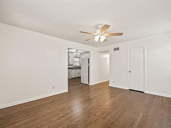 5th image of 222 W 81st Ter