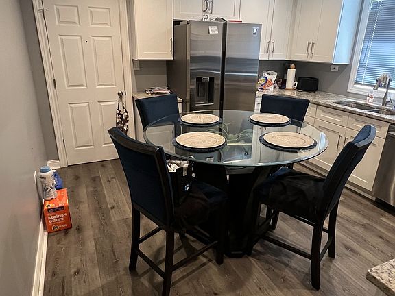 5th image of 275 Luella Ave