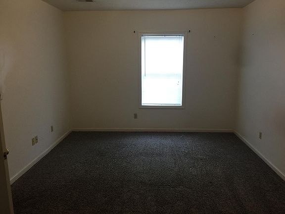 4th image of 220 McDaniel Dr APT 3